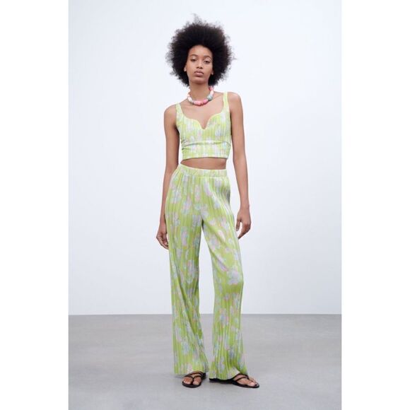 NWOT Zara Green Floral Printed Pleated Crop Top, Size Small - Picture 2 of 16